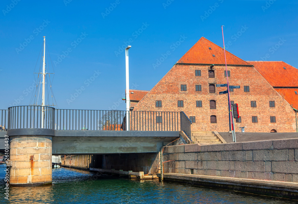 Fototapeta premium sailing on the water Canal in Copenhagen
