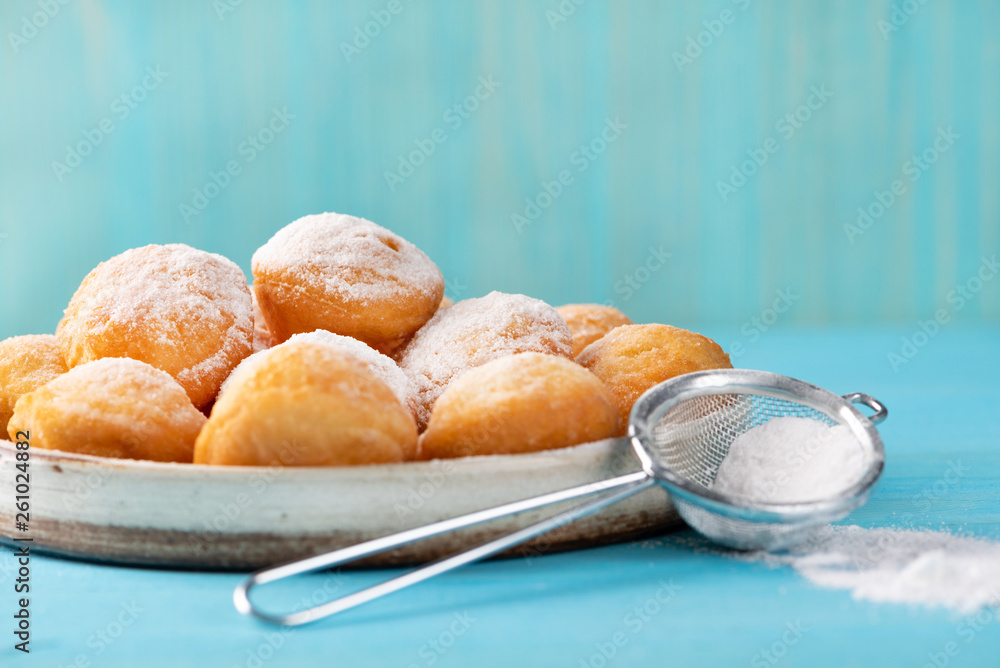 Φωτογραφία Baursak - traditional Kazakh (Asia) food \ national bread in plate on blue woode