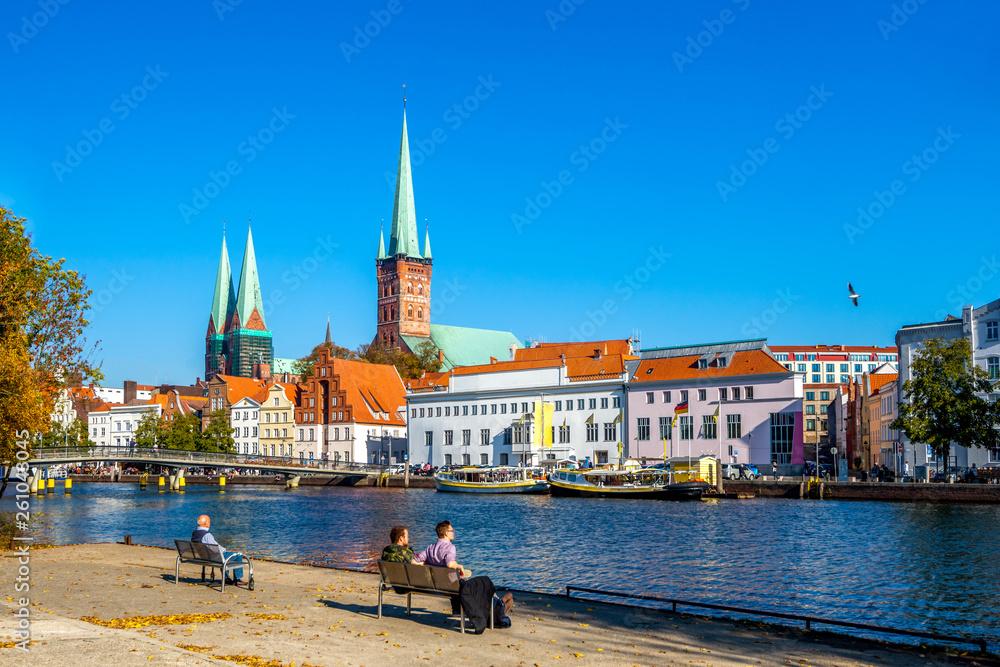Fototapeta premium Blick auf die Stadt Lübeck, Deutschland 