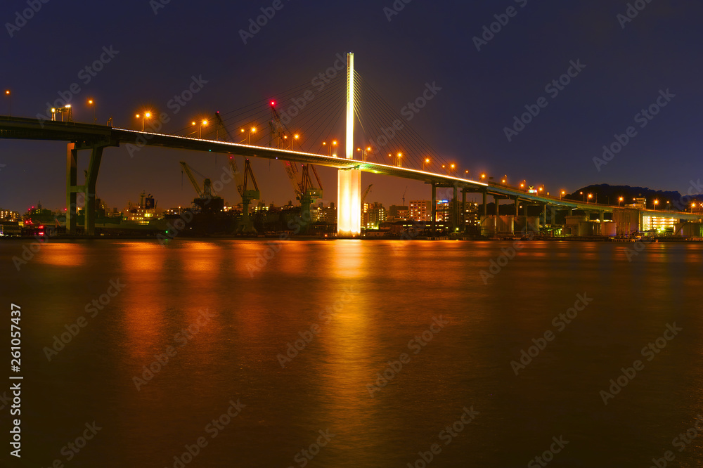 Brücke in Fukuoka bei Nacht