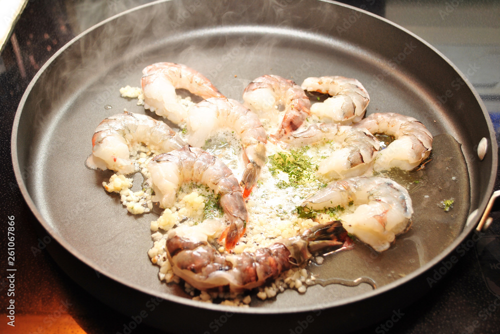 Cooking Large Raw Tiger Shrimp with Garlic & Butter Cooking Large Raw Tiger Shrimp with Garlic & Butter