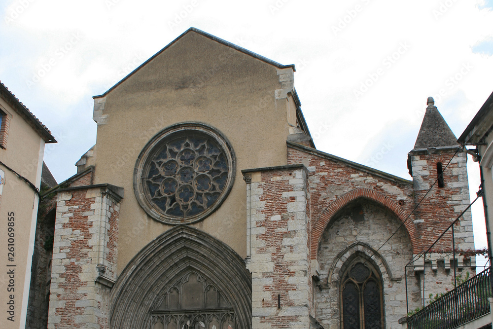Saint-Urcisse church in Cahors (France) Saint-Urcisse church in Cahors (France)