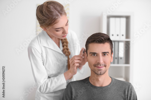 Otolaryngologist putting he...