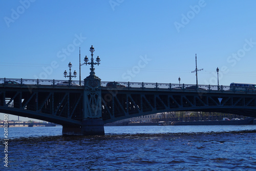 Die Troizki Brücke in St. Petersburg