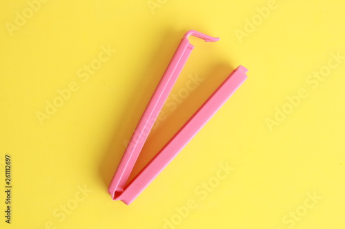 Obraz na płótnie plastic clip for food bags w salonie