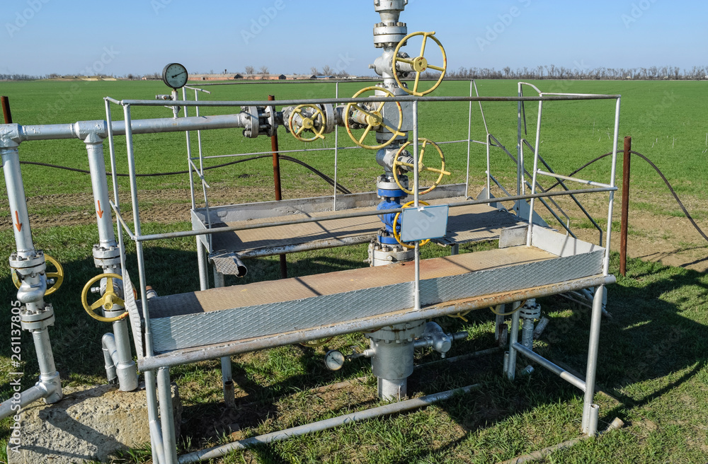 The equipment and technologies on oil fields. Oil well The equipment and technologies on oil fields. Oil well
