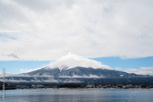 冬の富士山と大雲