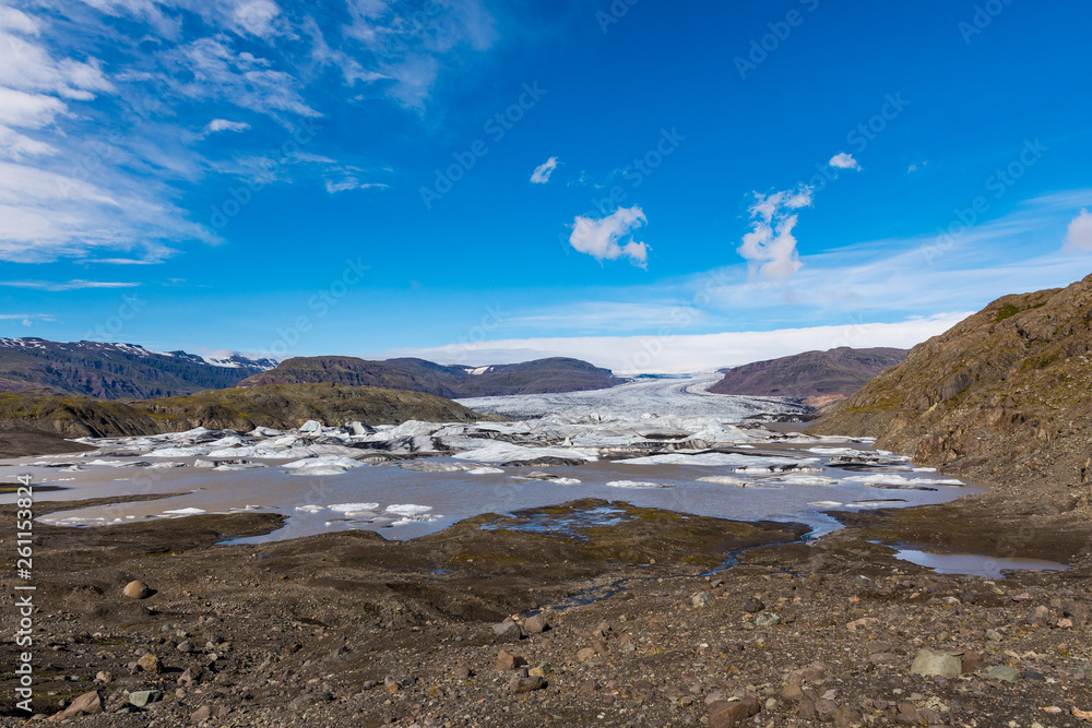 Hoffelsjokull glacier and lagoon in South Iceland