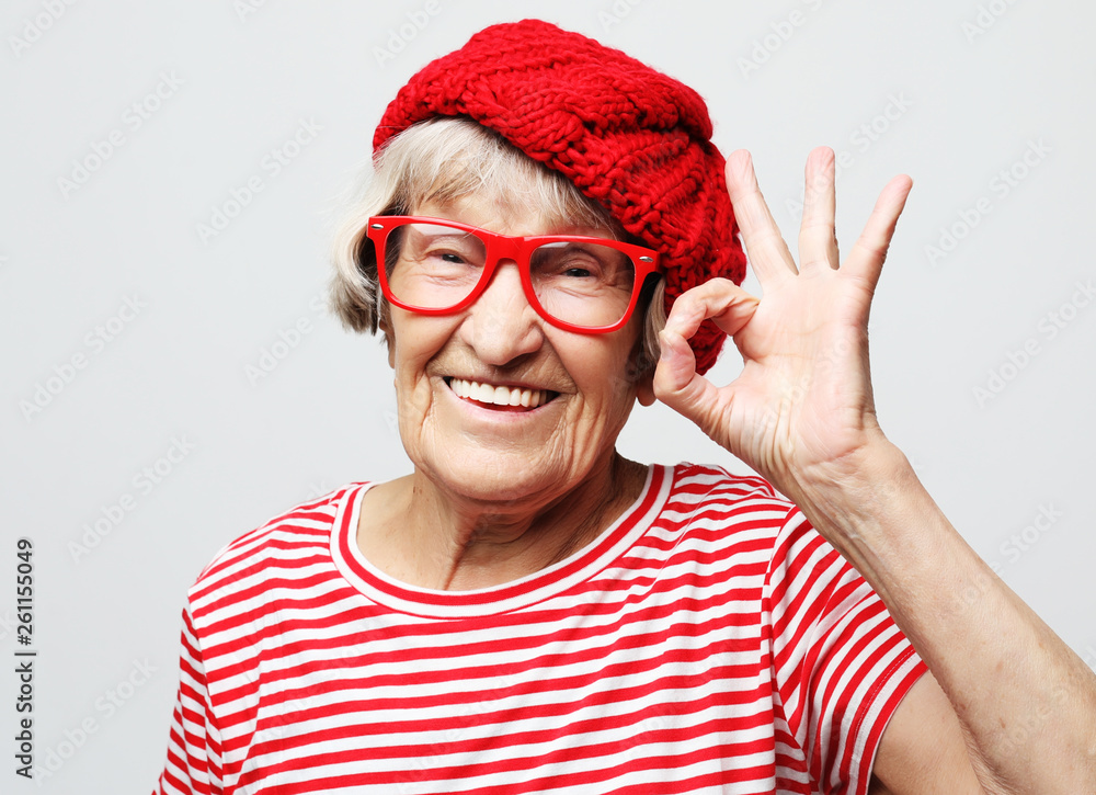 Lifestyle, emotion and people concept: Elderly happy woman showing ok - obrazy, fototapety, plakaty 