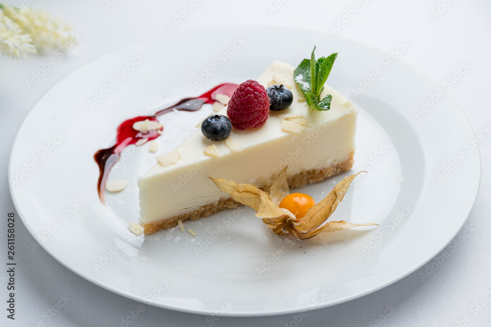Classic cheesecake with raspberry Classic cheesecake with raspberry