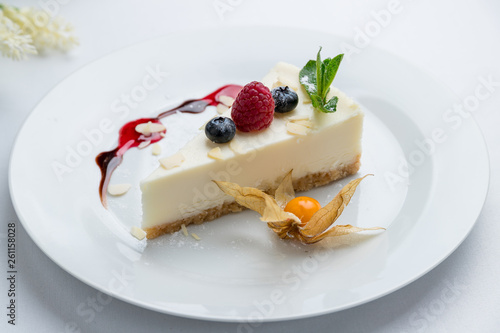 Classic cheesecake with raspberry