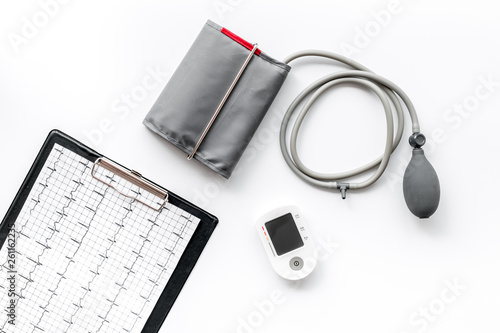 Quadro su tela pulsimeter and cardiogram on the desk of the doctor for diagnostics of cardiac d