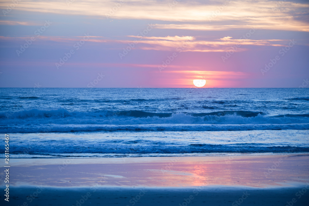Fototapeta premium Sunrise over the sea