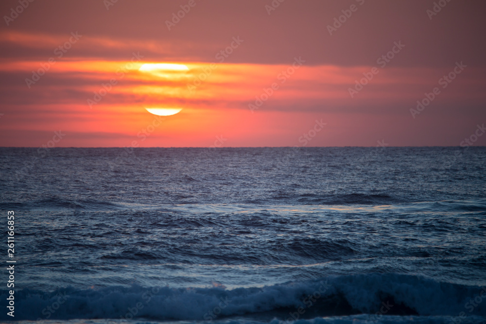 Obraz premium Sunrise over the sea