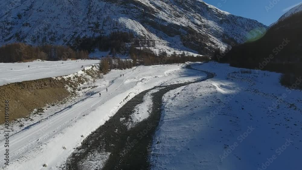 Vue aérienne par drone du Marathon international de Bessans