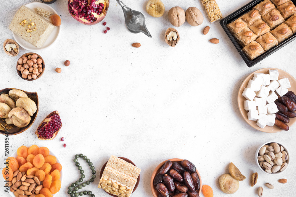 Fototapeta premium Set of Middle Eastern sweets.