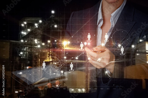 Fotografia A businesswoman operating with human resources and management graph chart