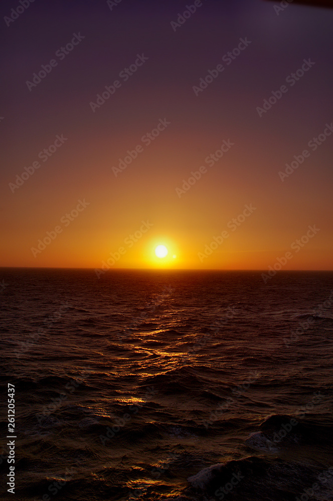 Sonnenuntergang auf dem Mittelmeer