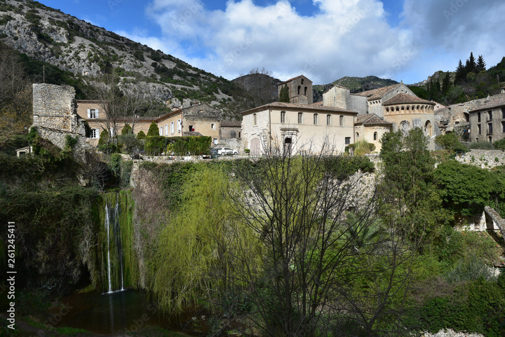 Village de Saint-guilhem-le-désert dans l'Hérault