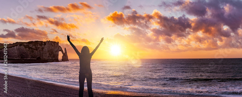 Klippen von Etretat bei Sonnenuntergang