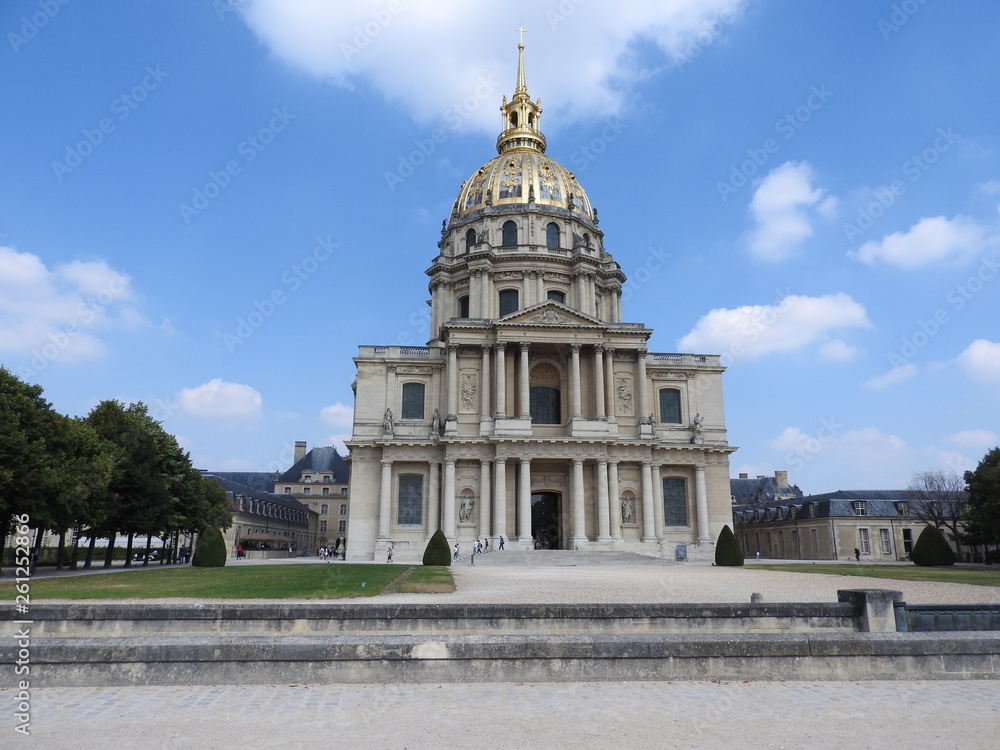 Church of the House of Disabled - Les Invalides complex of museums and monuments in Paris military history of France. Tomb of Napoleon Bonaparte .