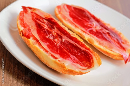 Pan con tomate y jamón