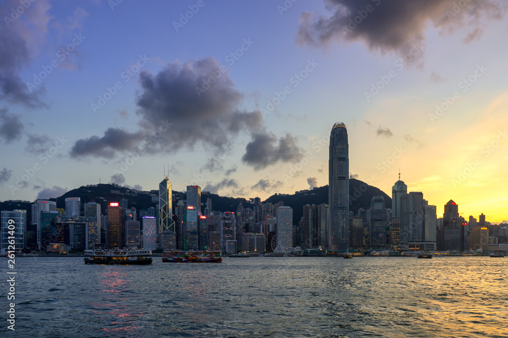 Fototapeta premium Sunset behind Hong Kong Skyline