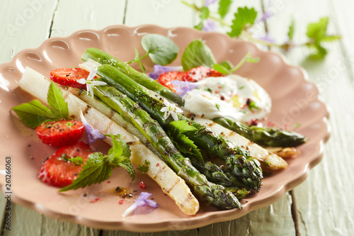 Grilled white and green asparagus spears