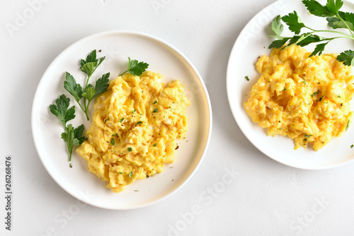 Scrambled eggs on plate