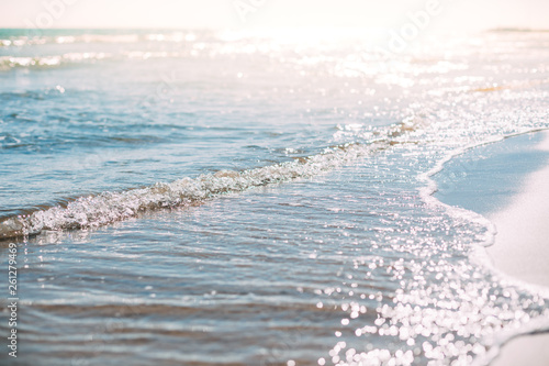 Photo Summer sand beach and seashore waves background