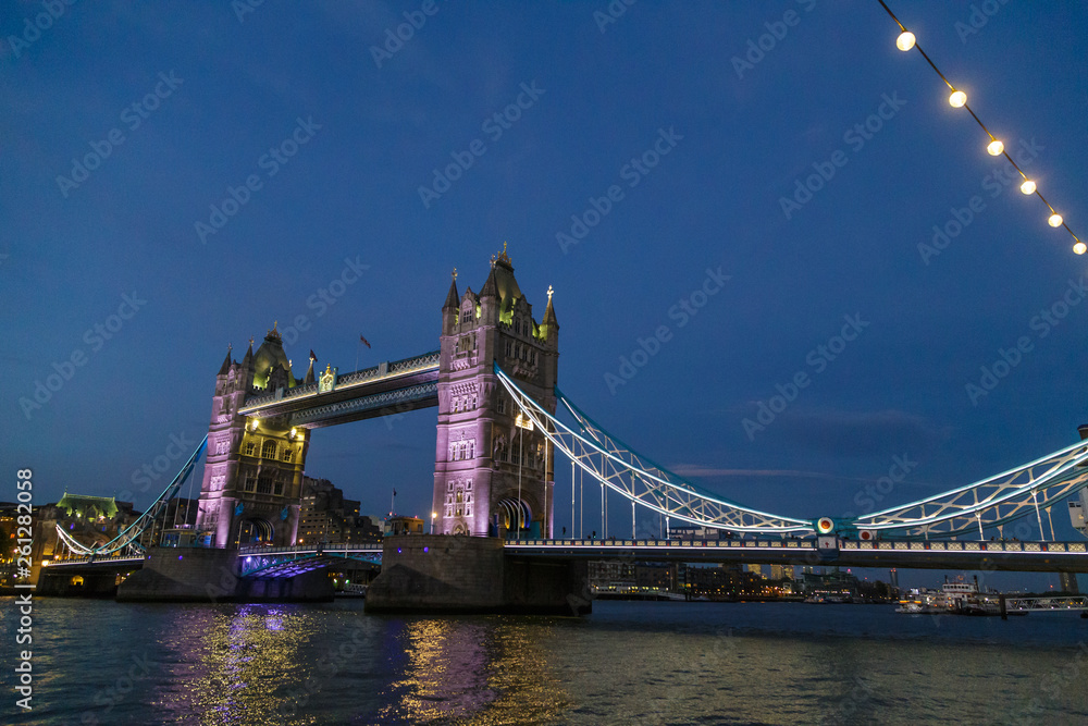Obraz premium Tower bridge de noche