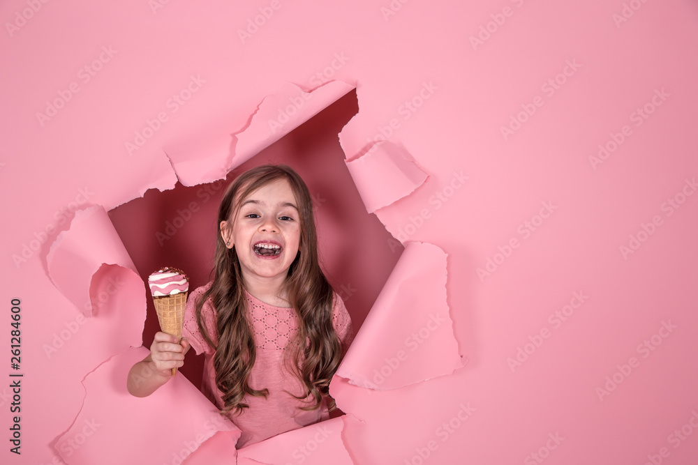 Fototapeta premium funny little girl with ice cream on colored background