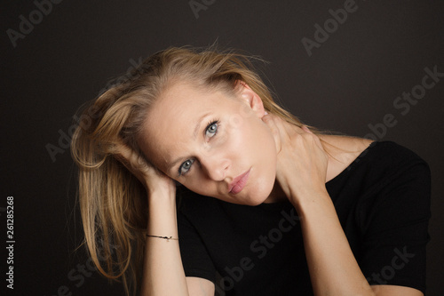nachdenkliche Frau