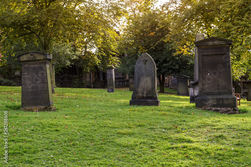 Tumbas en el cementerio