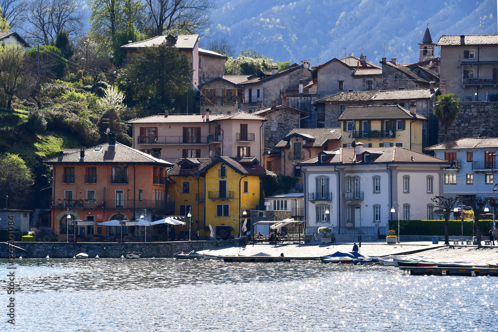 Il colorato borgo di Mergozzo,affacciato sul lago