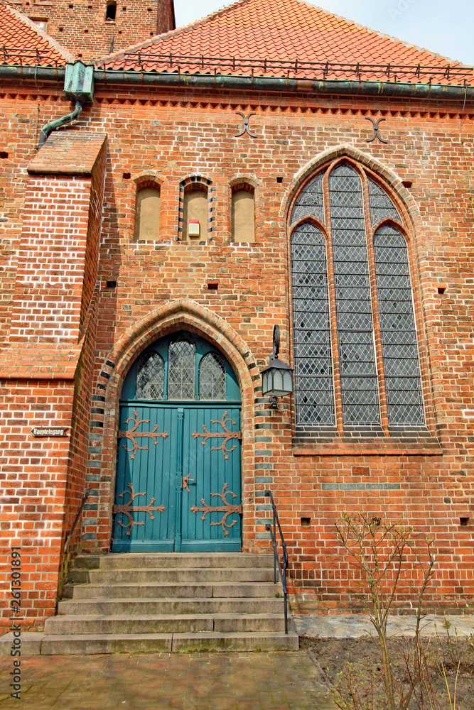 Fototapeta premium Mölln: Gotische Kirche St. Nicolai (Schleswig-Holstein)