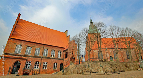 Mölln: Blick vom Markt auf Rathaus und St.-Nicolai-Kirche photo