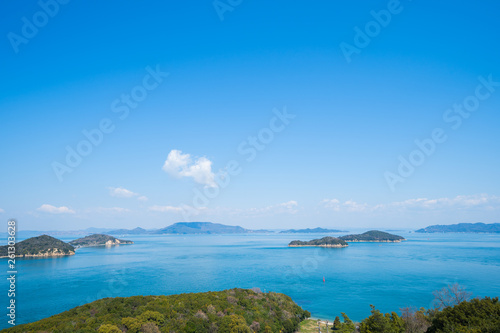 春の瀬戸内海と島々　香川県高松市