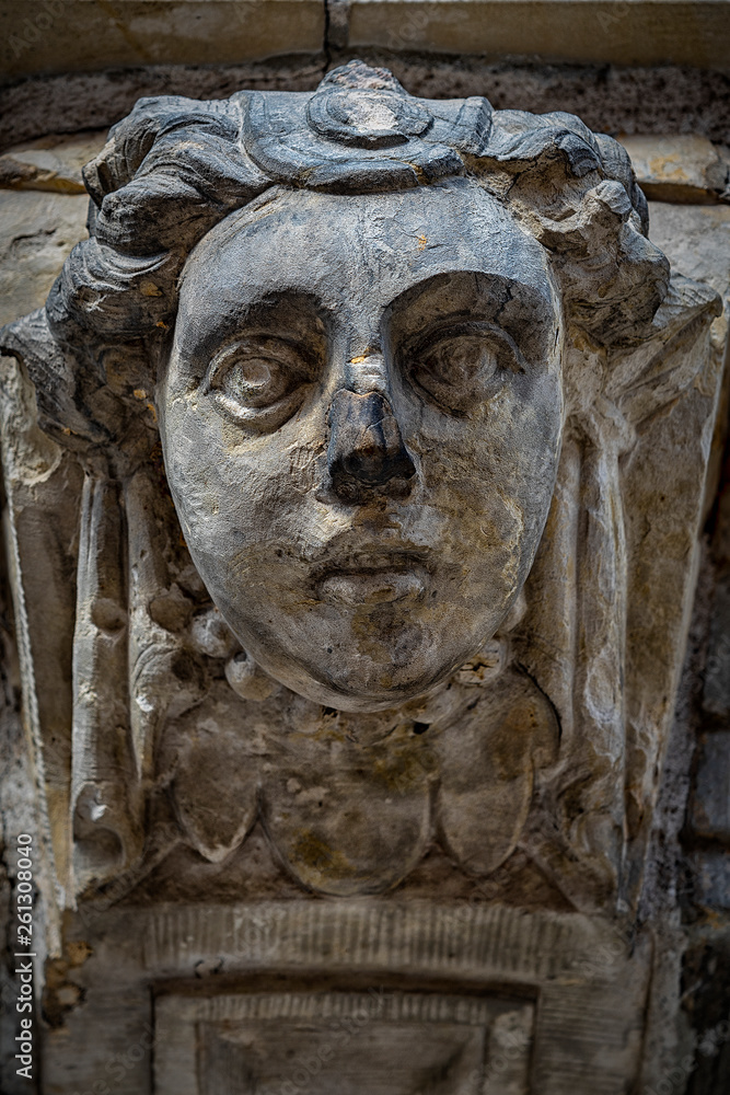 Fototapeta premium Kobieta Gargoyle Head