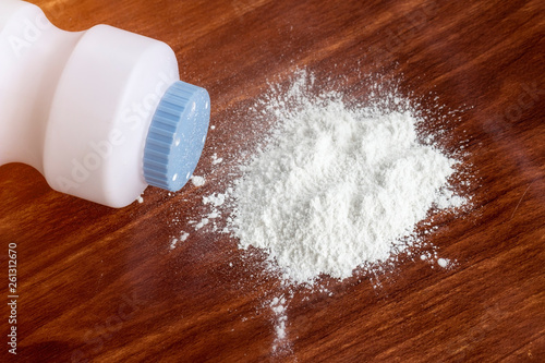 Photos Baby talcum powder container on wooden background