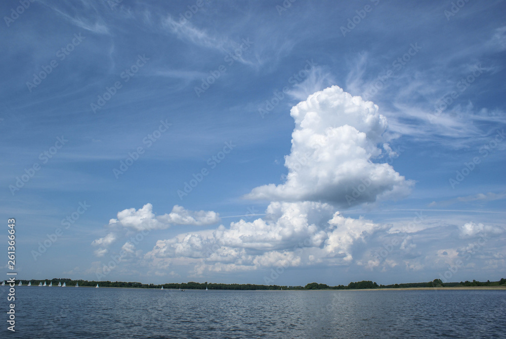 Chmury nad Mamrami Mazury Polska 