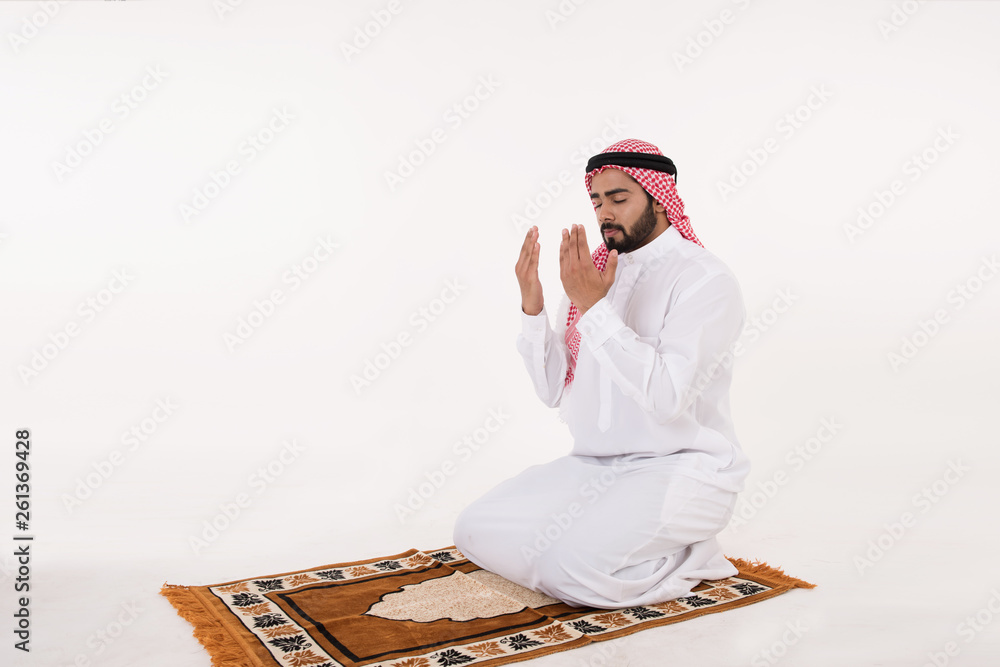 Fototapeta premium Muslim man praying on white Background
