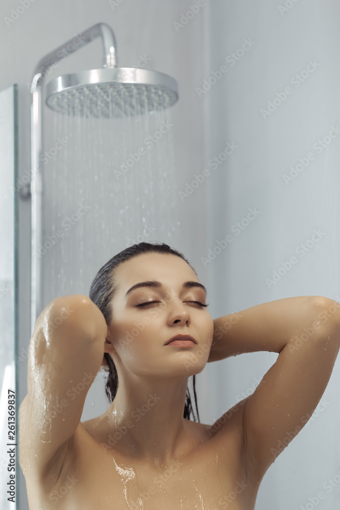 Naklejka premium Beautiful girl standing at the shower