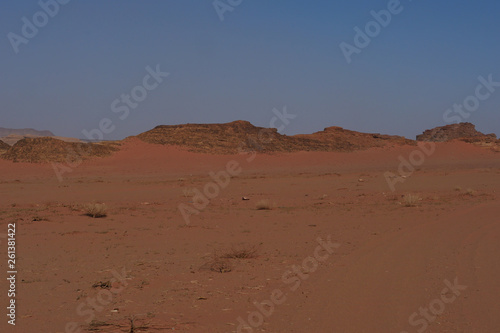 Sandverwehungen in der roten W  ste Wadi Rum