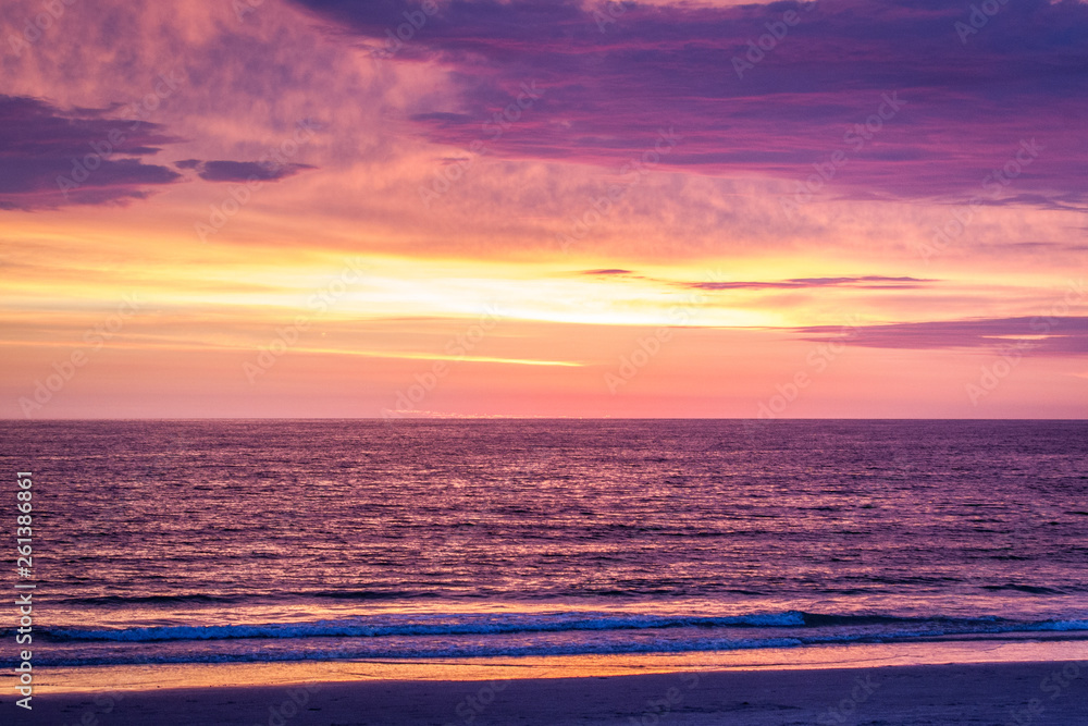 wunderschöne Abendstimmung Sonnenuntergang auf Sylt am Strand blick auf das Meer Kampen Aussicht auf das Meer Nordsee im schönsten Licht