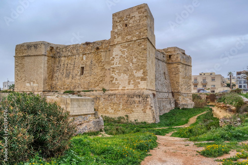 Obraz na płótnie St. Thomas Tower in Marsascala, Malta w salonie