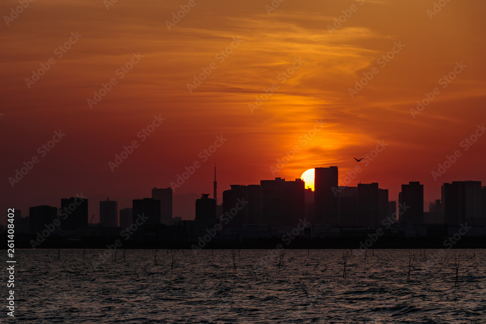 日没と東京湾の夕日