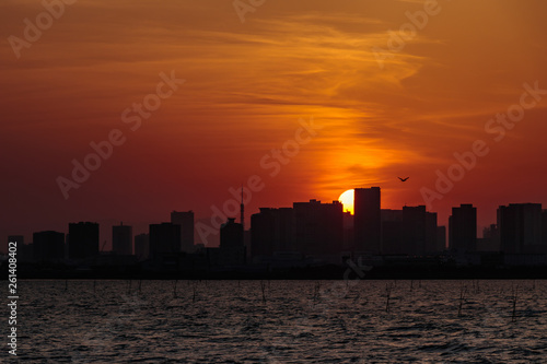 日没と東京湾の夕日 © maruboland