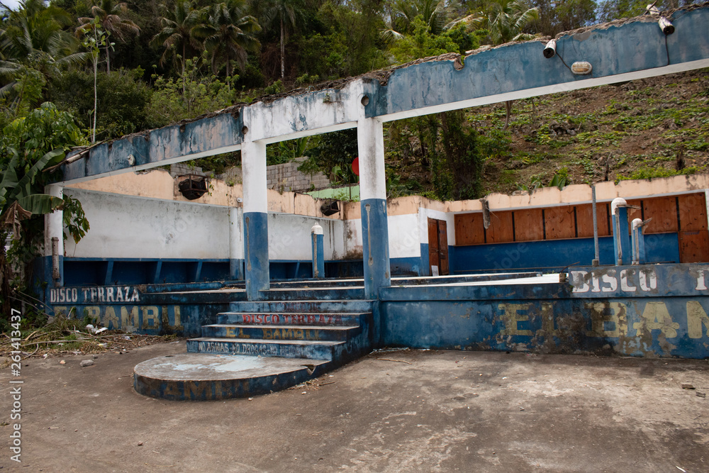 Fototapeta premium Dominican Republic, 10 april, 2019 // Road trip driving in the Dominican Republic: typical caribbean landscapes and colored houses