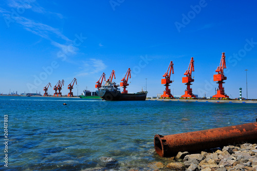 Port crane bridge and bulk carrier